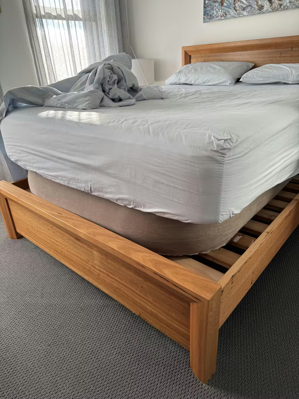 Queen Bedezy Mattress Lifter